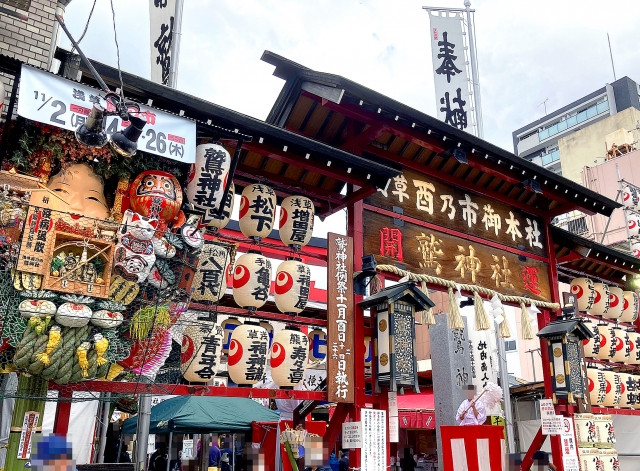 otori shrine entrance on tori no ichi